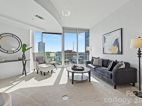 5th image of 210 N Church St Unit 1113