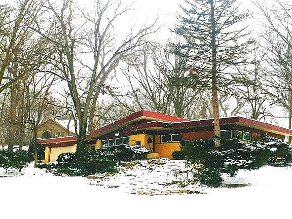 3rd image of 34 N Woodland Trl