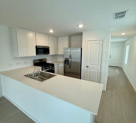3rd image of 14212 Bechler St