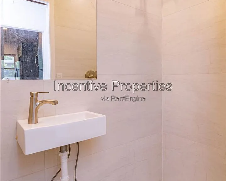 816 Putnam Ave — Photo 6