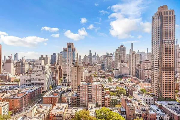 Sold by Sotheby's International Realty | media 1