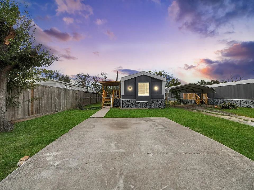 145 W Austin Ave