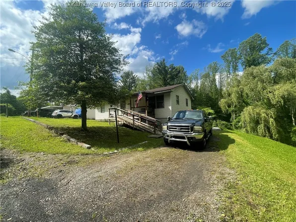63 Bolen Ln, Oak Hill, WV 25901