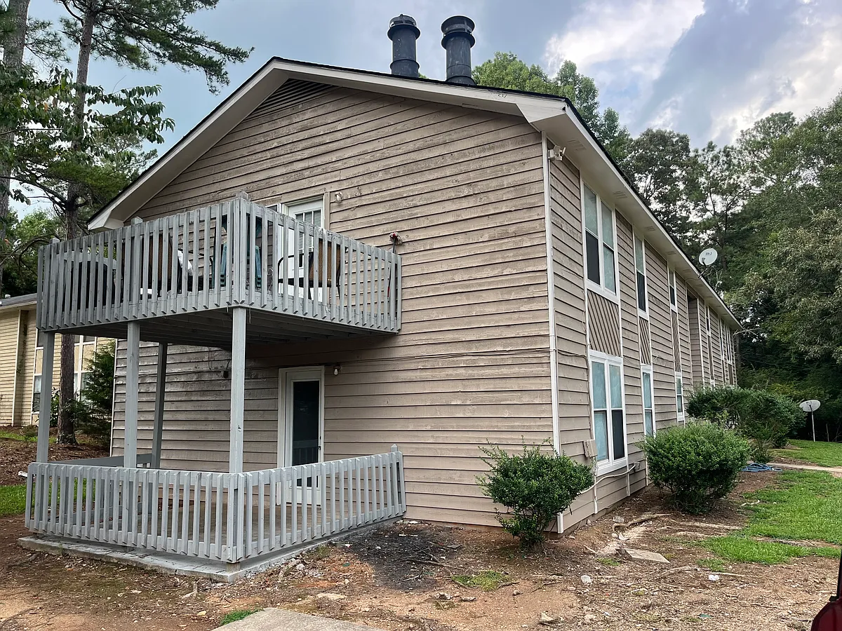 Building Photo - 120 Pinehurst Ct #2