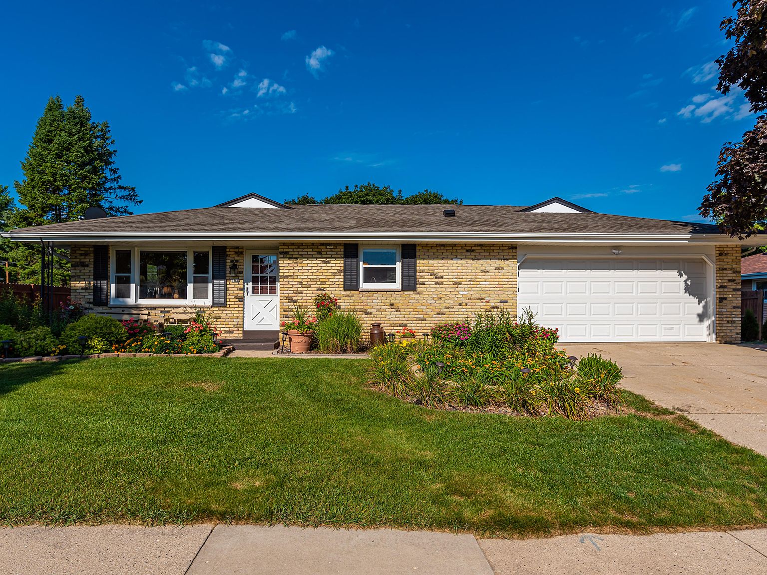 628 Sheridan Dr West Bend Wi 53095 Zillow