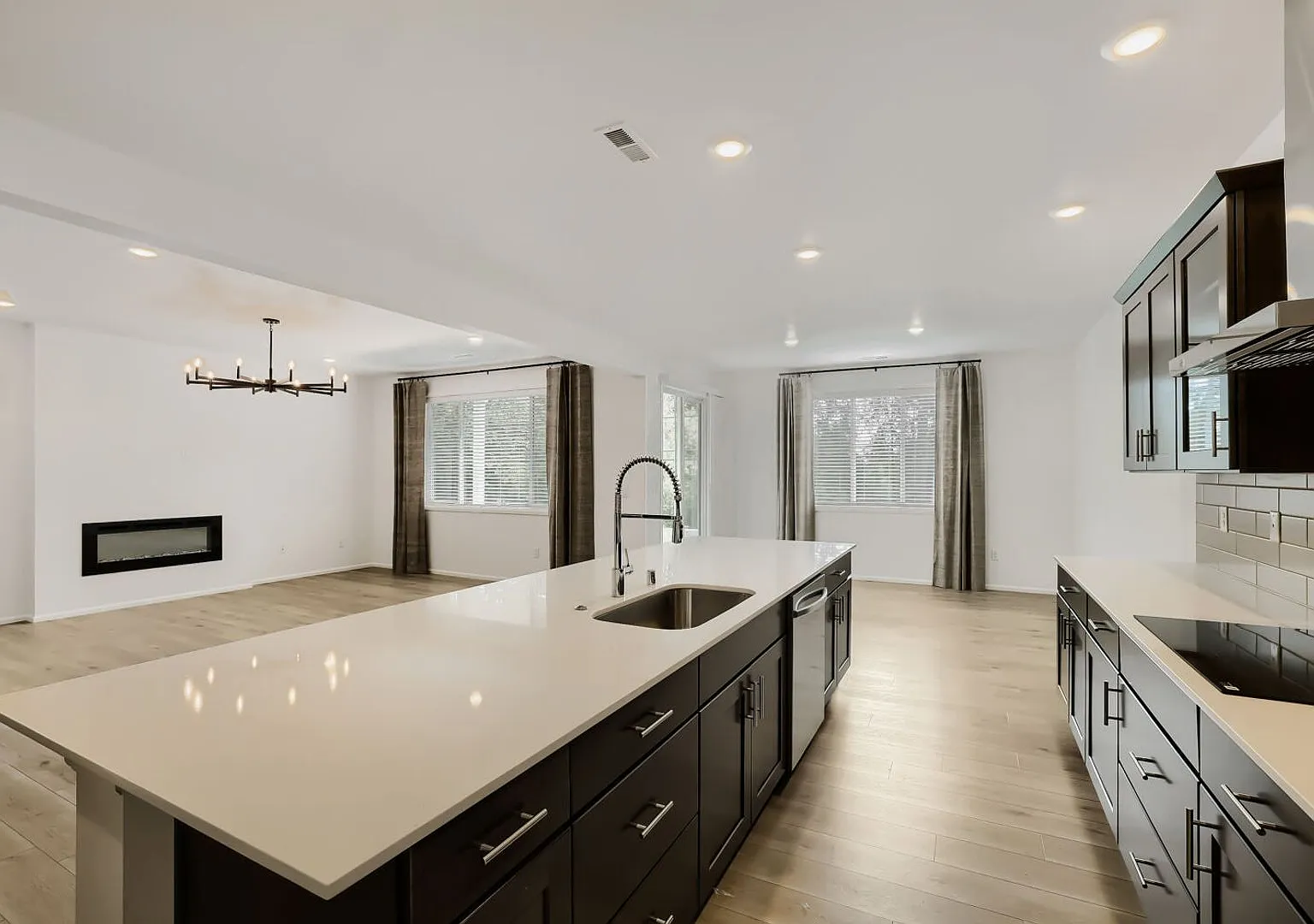 Stunning 4bed/2.5bath Corner Lot Home Near Downtown Monroe! — Photo 2