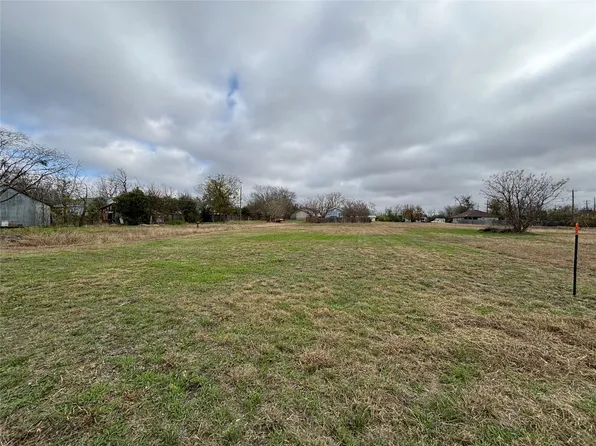 1302 Frink St, Taylor, TX 76574