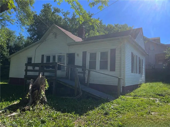 1063 Eastman St, Zanesville, OH 43701