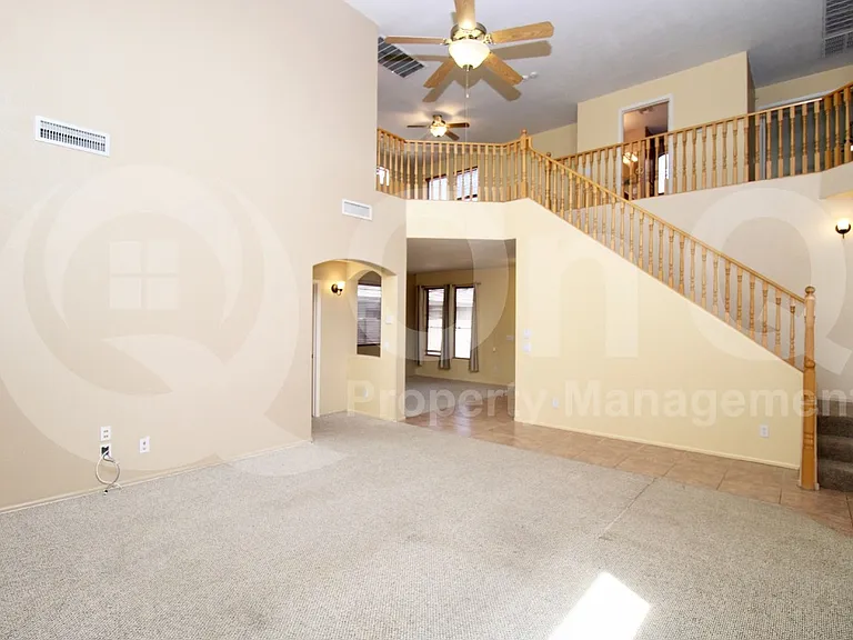 226 E Clairidge Dr — Photo 7