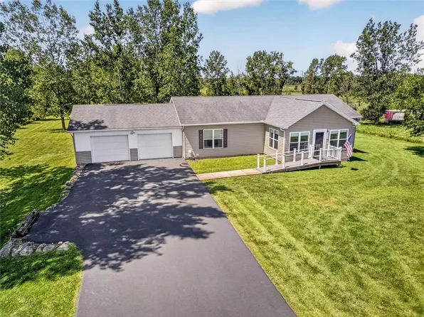 435 Sanford Rd S, Churchville, NY 14428