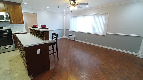 Floor plan 406