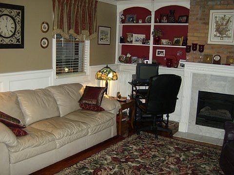 Living room w/Gas FP