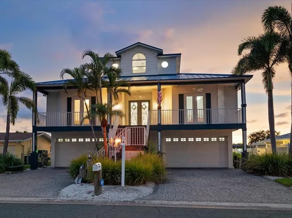 11700 5th St E, Treasure Island, FL 33706