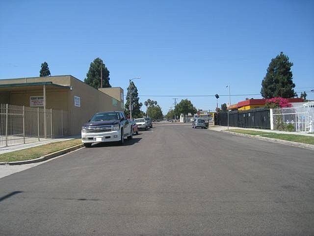 2nd image of 837 W 109th St