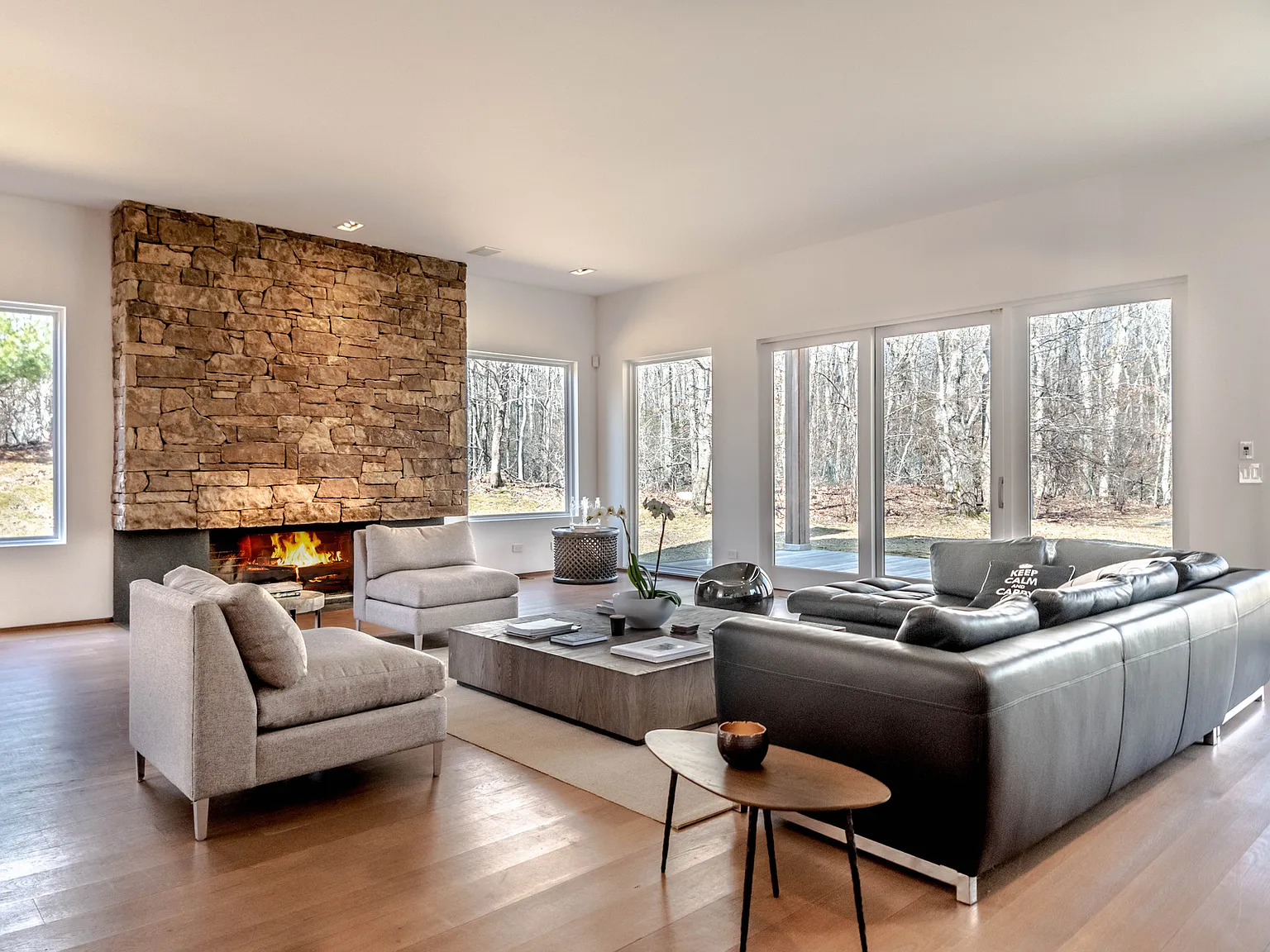 Sag Harbor Modern Retreat With 5 Bedrooms, Pool & Poolhouse — Photo 3