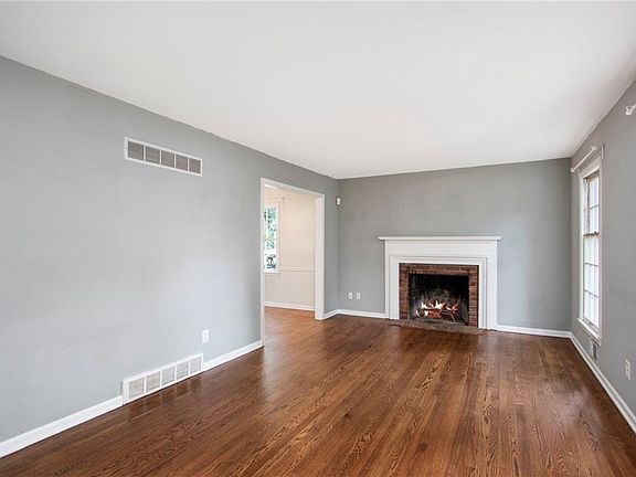 5th image of 9607 Granada St