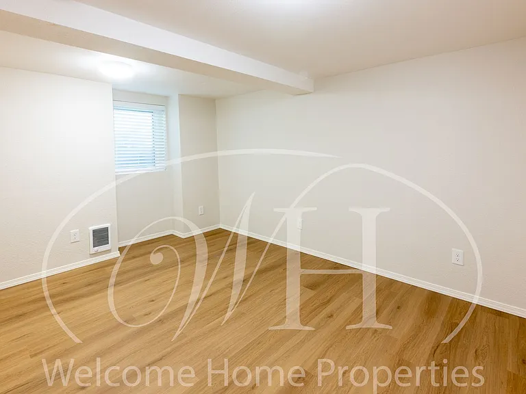 37 NW Evans Ave — Photo 14