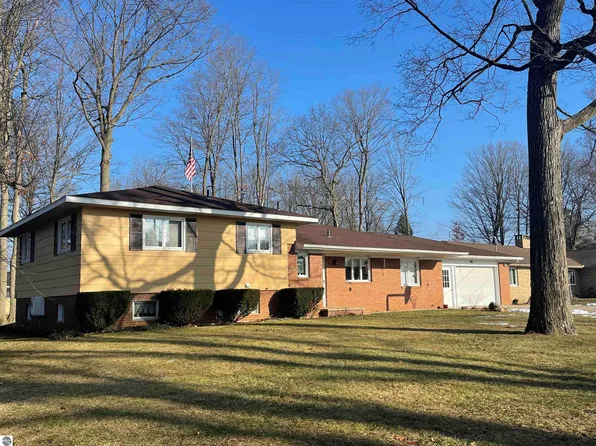 611 Forest Ave, Clare, MI 48617