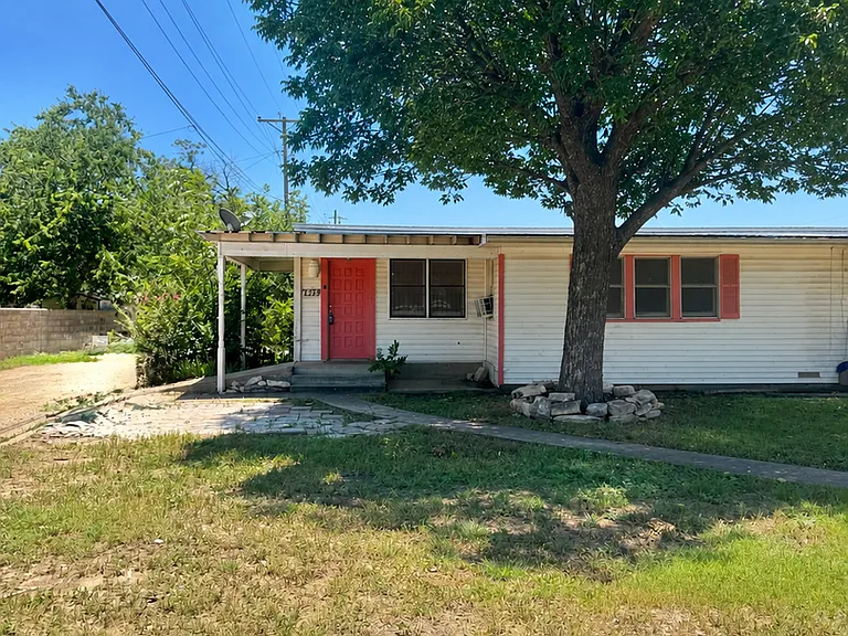 1313 Guadalupe St — Photo 1