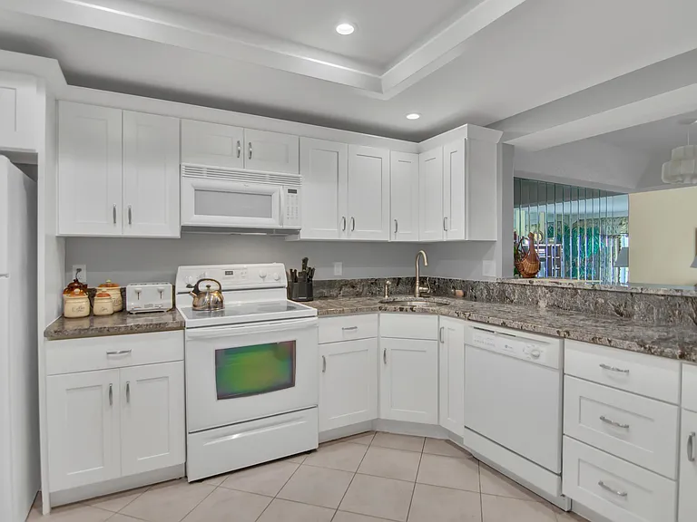 3939 Ocean Dr #307C — Photo 4
