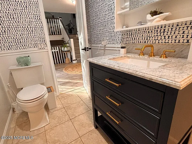 330 Sylvania Ave — Photo 7