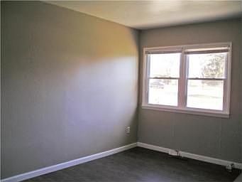 5th image of 2728 S 52nd Ct