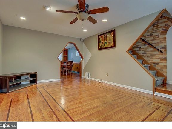 4th image of 718 W Ashland Ave