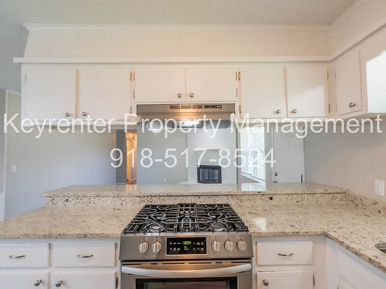 1707 S Nogales Ave — Photo 3