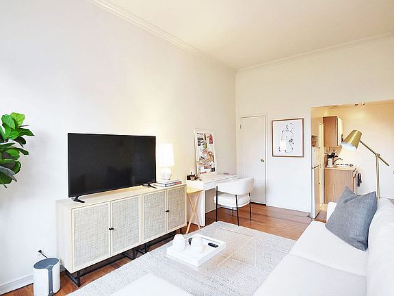 5th image of 218 W 79th St APT 4F
