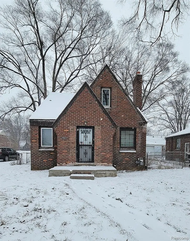 3 bed, 1200 sqft, $1,700 — Photo 1