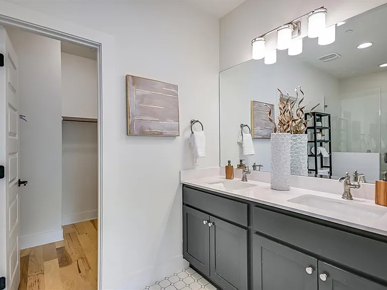 1121 Walton Ln #B — Photo 10