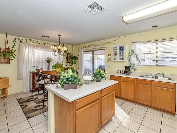 4th image of 637 W Prickly Pear Dr