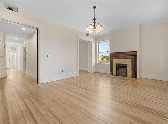 5th image of 610 Broadway St Unit 301