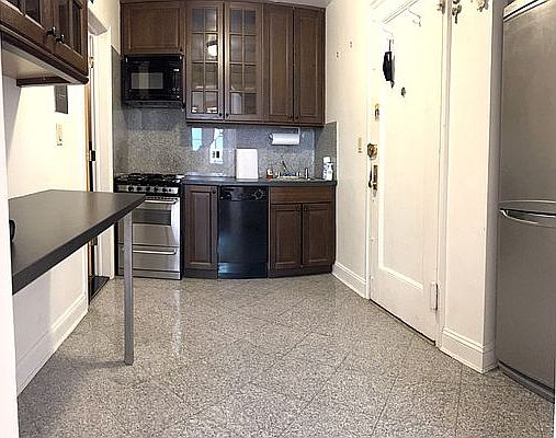 4th image of 25 W 70th St APT 2B