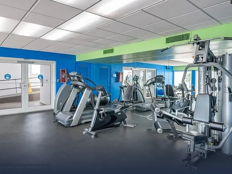 3111 N Ocean Dr — Photo 35