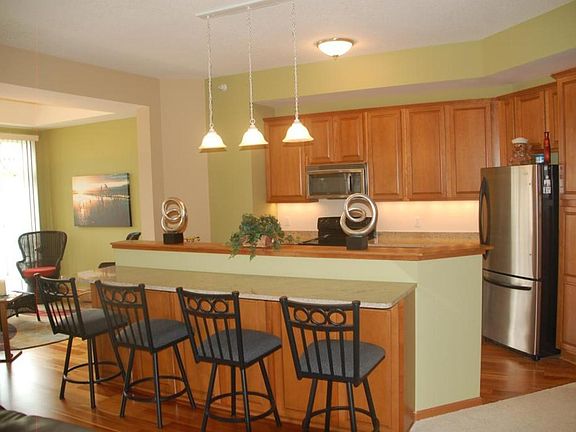 4th image of 2405 39th Ave NE Unit 404