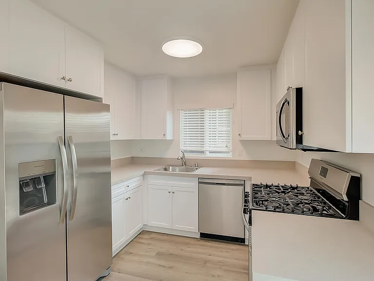 The Kingsley Diplomat Apartments — Photo 38