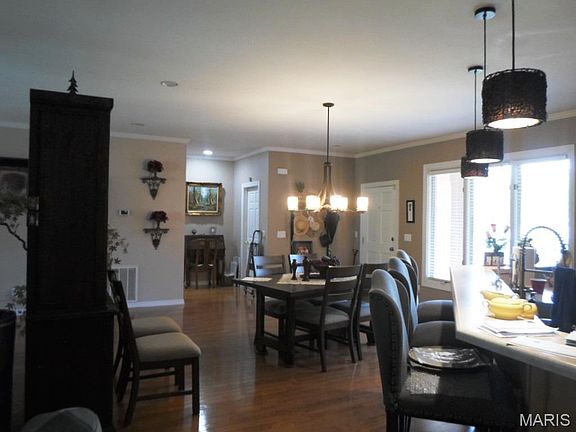 2nd image of 3001 Charlton Ln