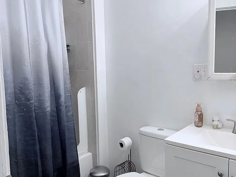 2227 Penrose Ave — Photo 2