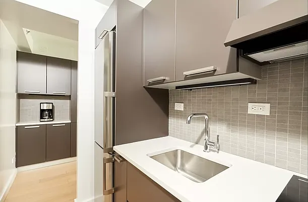 Rented by Manhattan Realty Group | media 8