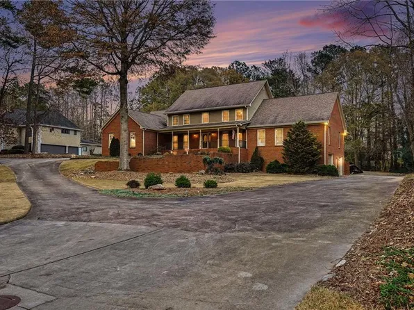8566 Shoreline Dr, Jonesboro, GA 30236