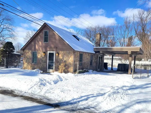 21103 Ontaga St, Farmington, MI 48336