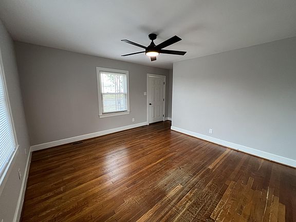 5th image of 446 Emerson Dr