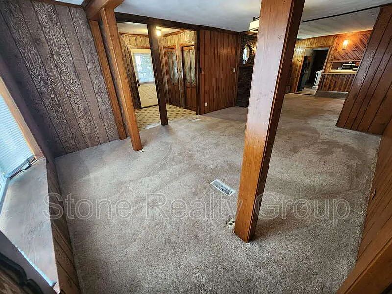 3 bed, 1.0 bath, $1,200 — Photo 2