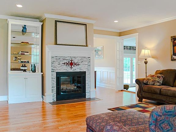 5th image of 209 Orchard Valley Dr