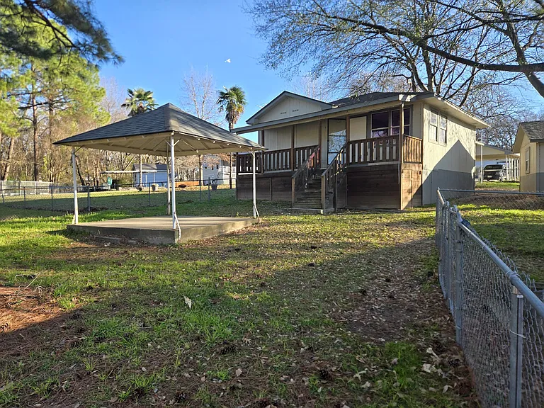 251 Southlake Dr — Photo 3