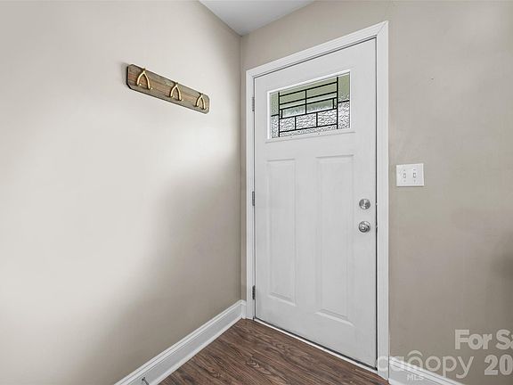 3rd image of 3753 Jenkins Rd