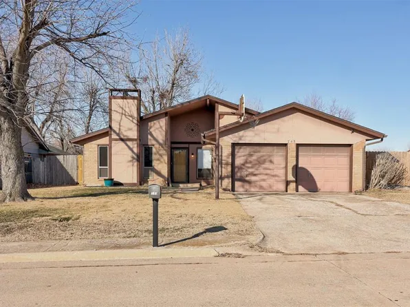 745 Royal Ln, Yukon, OK 73099