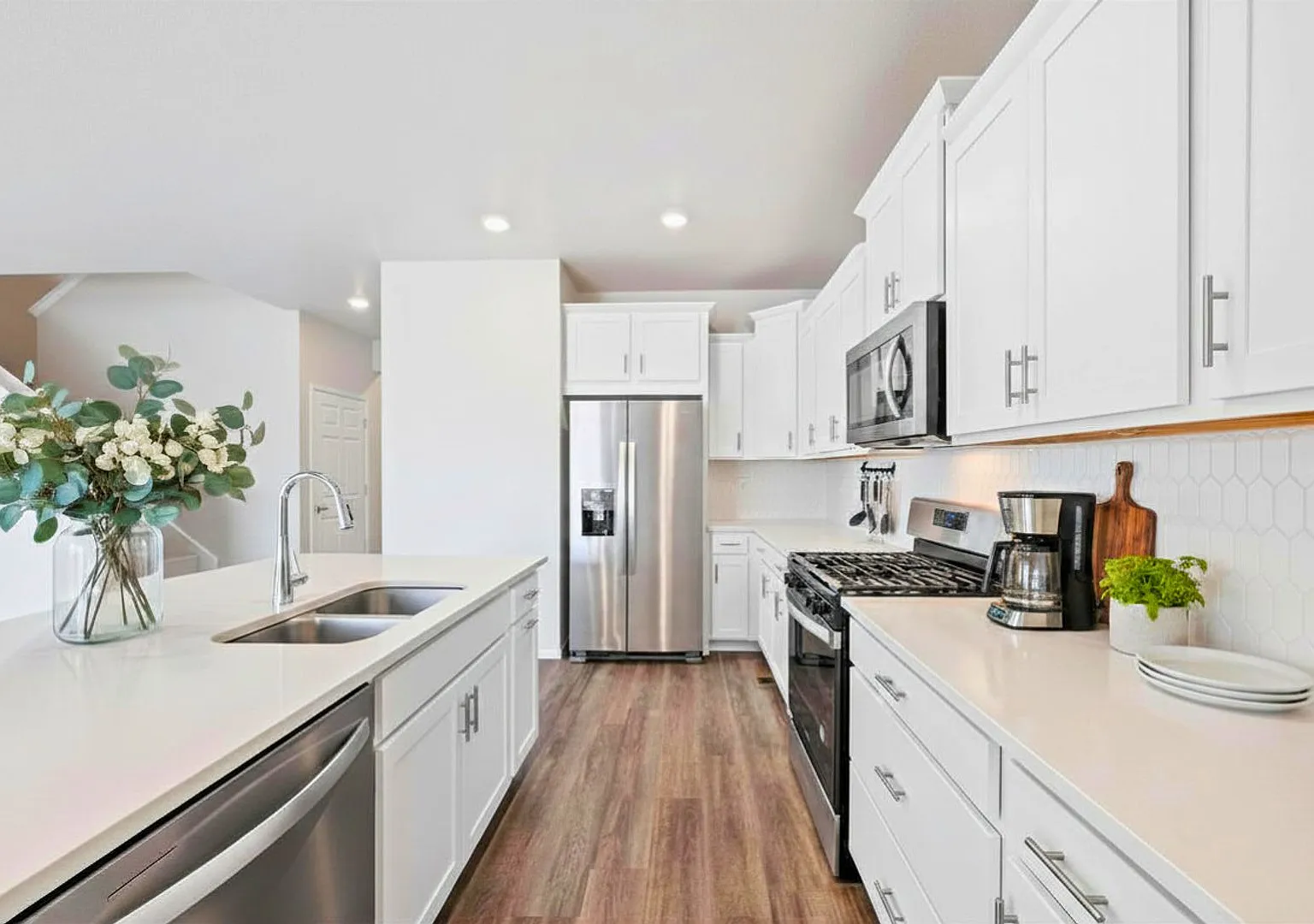 Beautiful 4 Bedroom Home for Rent | Office, Private Deck & 3-Car Garage — Photo 4