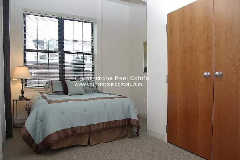 2 bed, 710 sqft, $3,850 — Photo 2